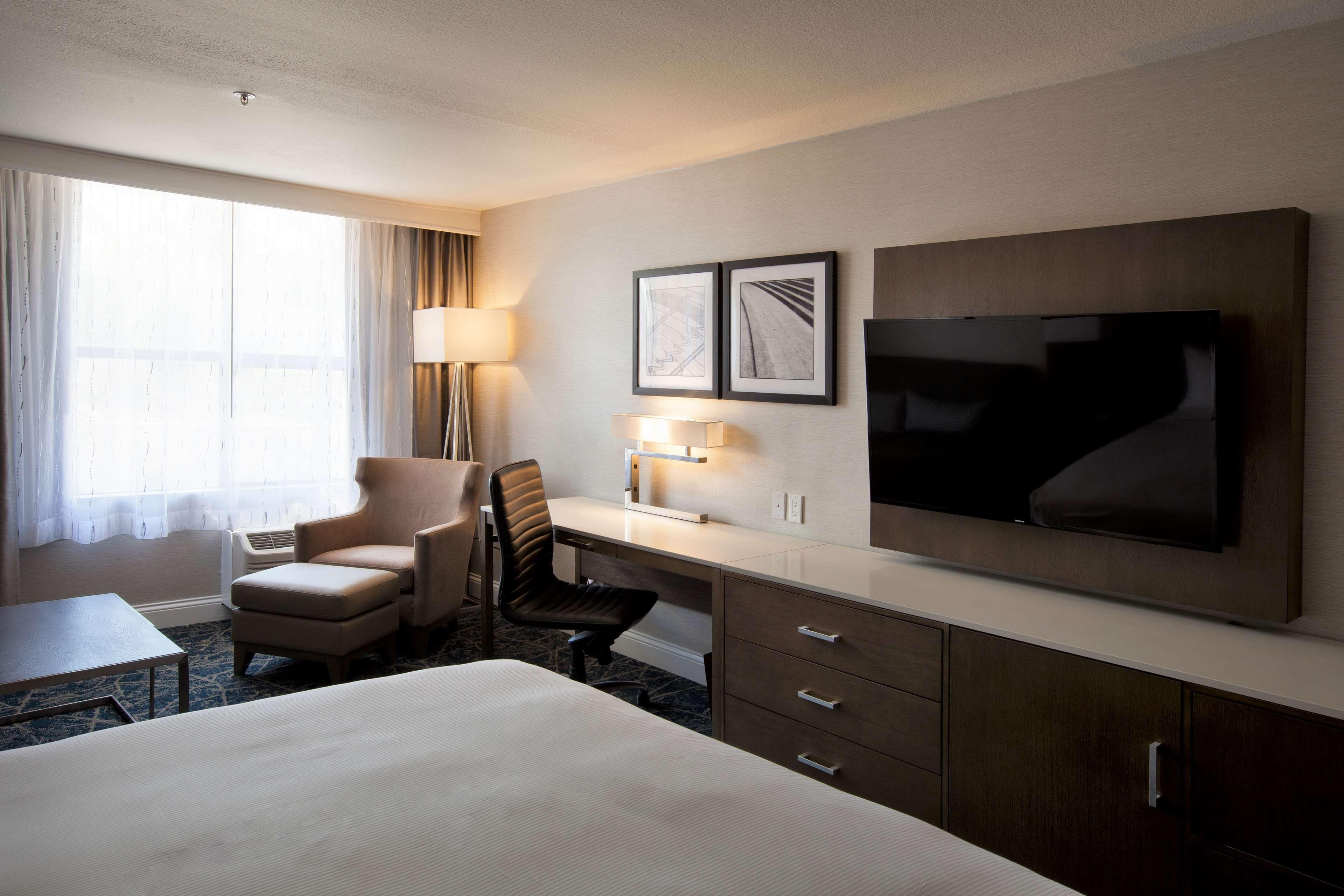 Hotel Doubletree By Hilton Pomona Extérieur photo