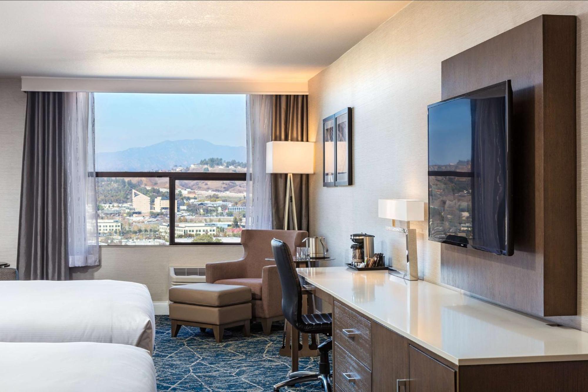 Hotel Doubletree By Hilton Pomona Extérieur photo