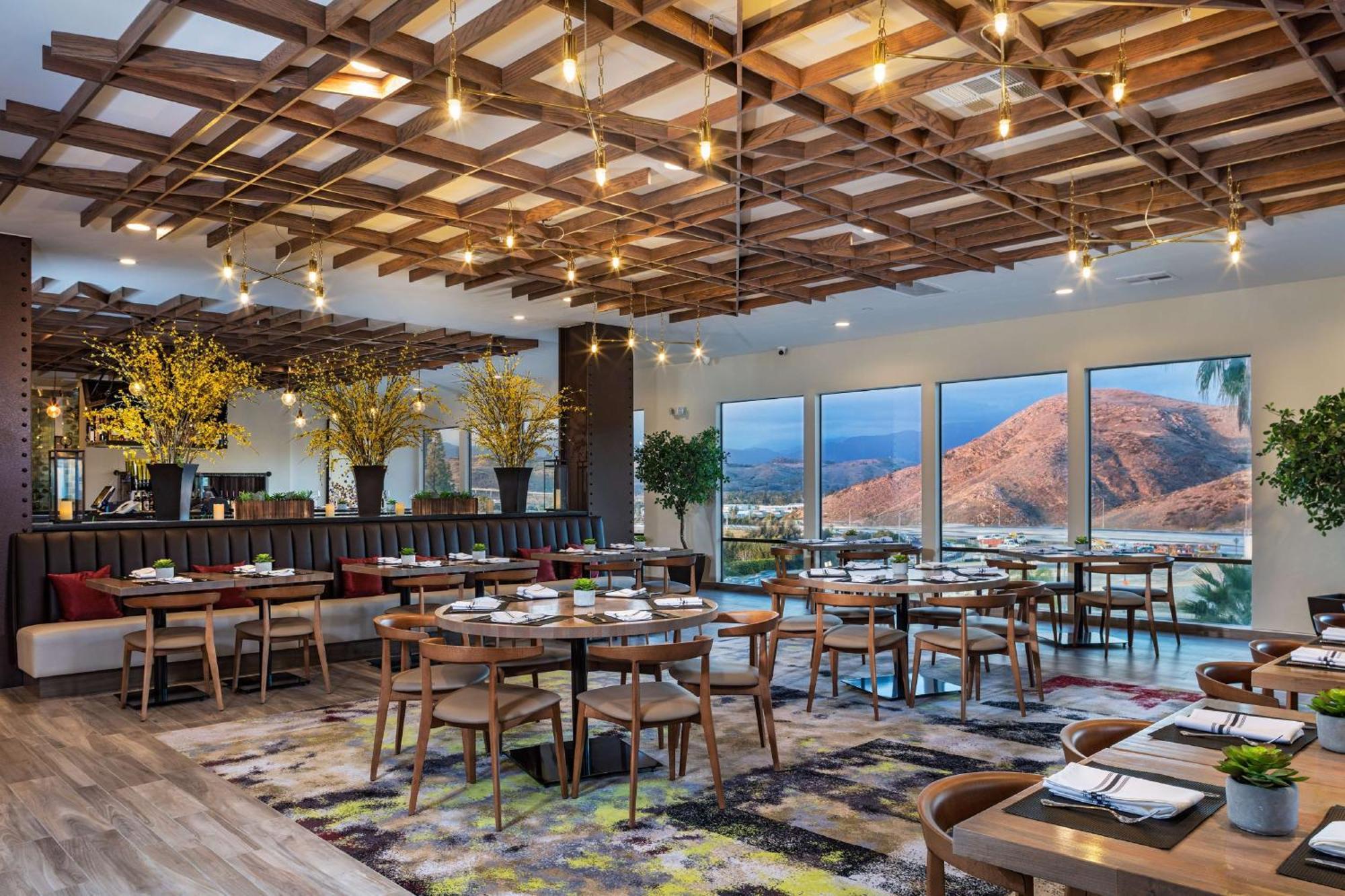 Hotel Doubletree By Hilton Pomona Extérieur photo