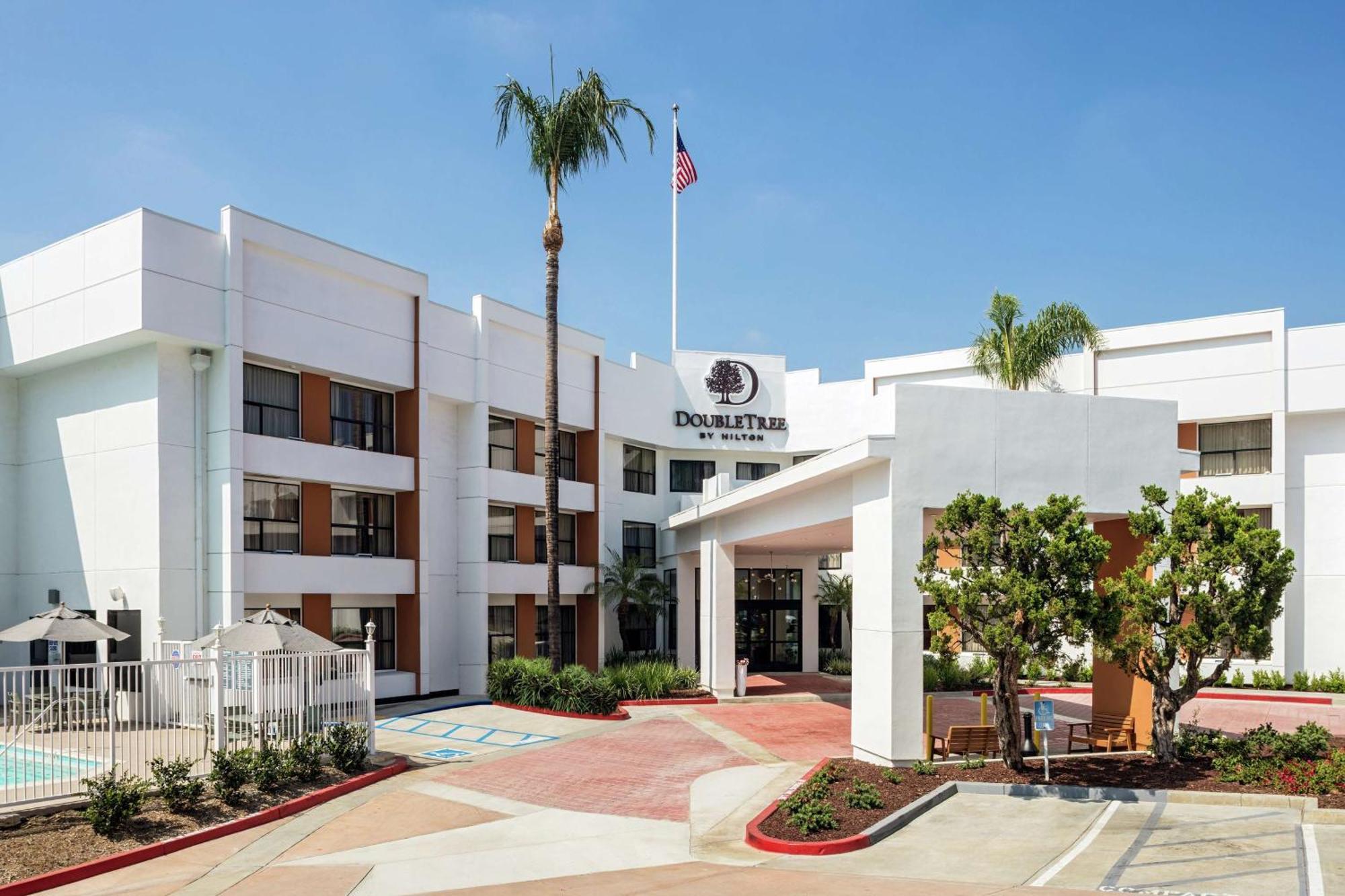 Hotel Doubletree By Hilton Pomona Extérieur photo