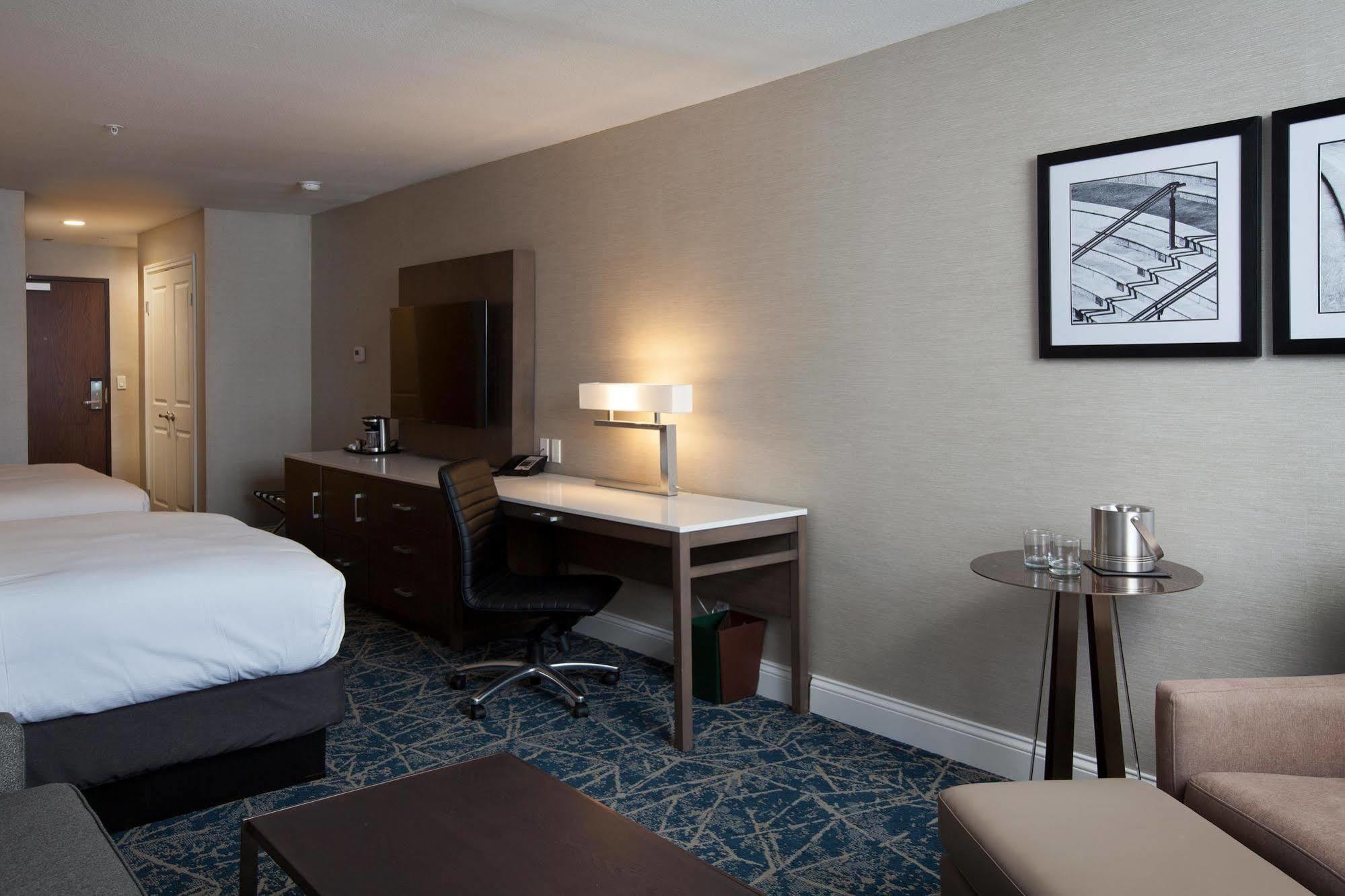 Hotel Doubletree By Hilton Pomona Extérieur photo
